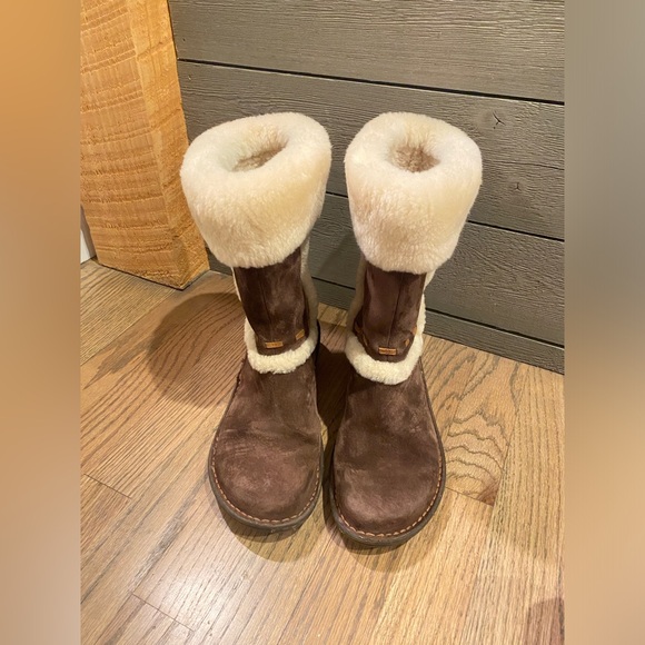 Uggs - Picture 3 of 4